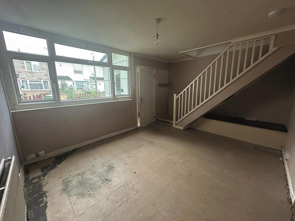Lot: 167 - HOUSE FOR IMPROVEMENT - Living Room in need of improvement